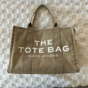 MARC JACOBS || The Tote Bag Large